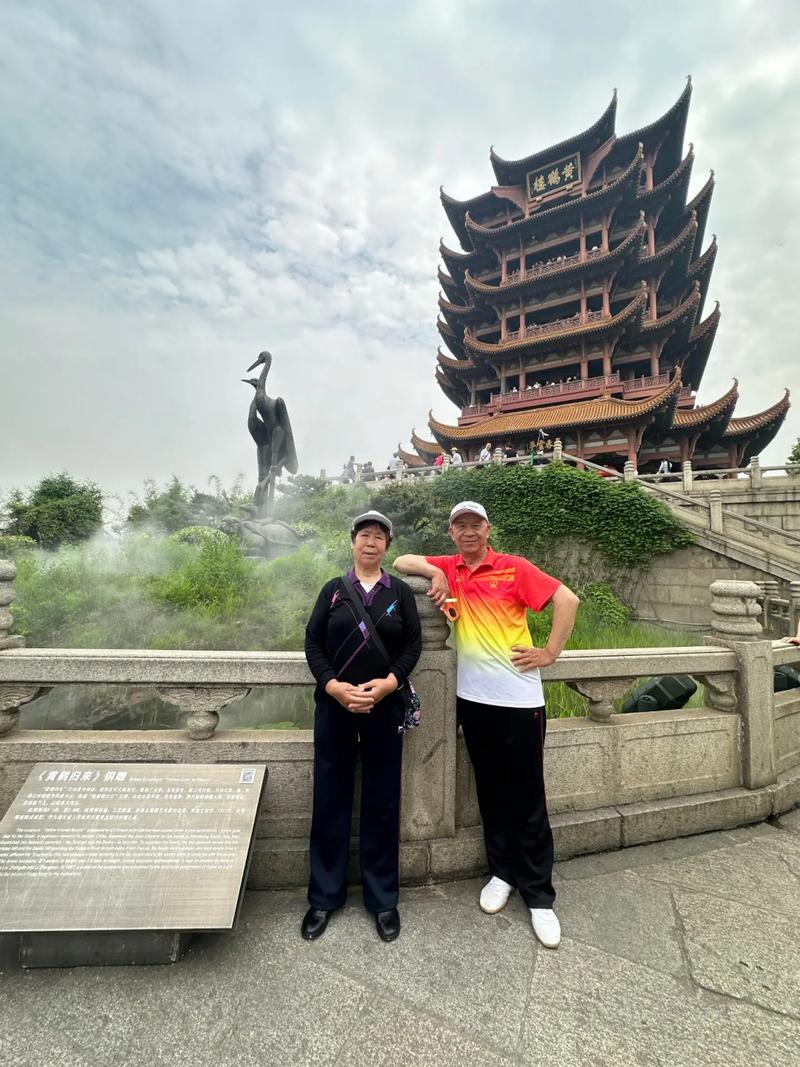 武汉魅力无限：黄鹤楼登高赏景，东湖游湖乐趣多