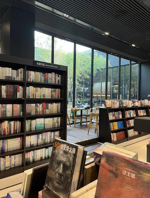 武汉休闲指南：避开网红打卡地，探寻隐藏的二手书店与茶馆